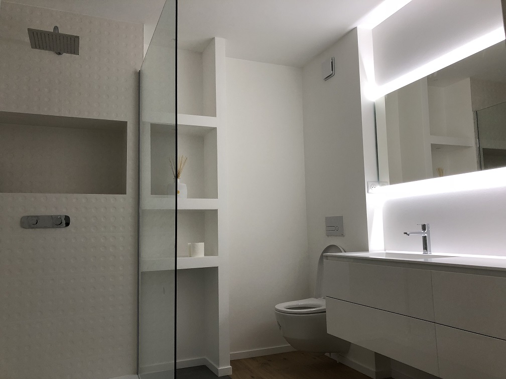 AGRANDILUX SARL Renovation de salle de bain colonne encastree wc suspendu meuble vasque suspendu miroir led carrelage relief